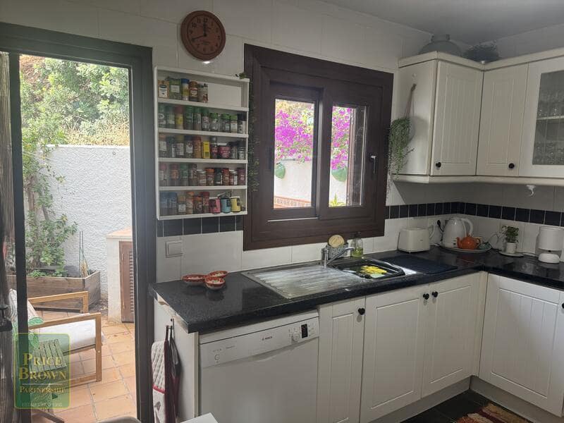 Chalet de 3 habitaciones en La Paratá en venta con garaje - 449.500 € (Ref: 10004699)