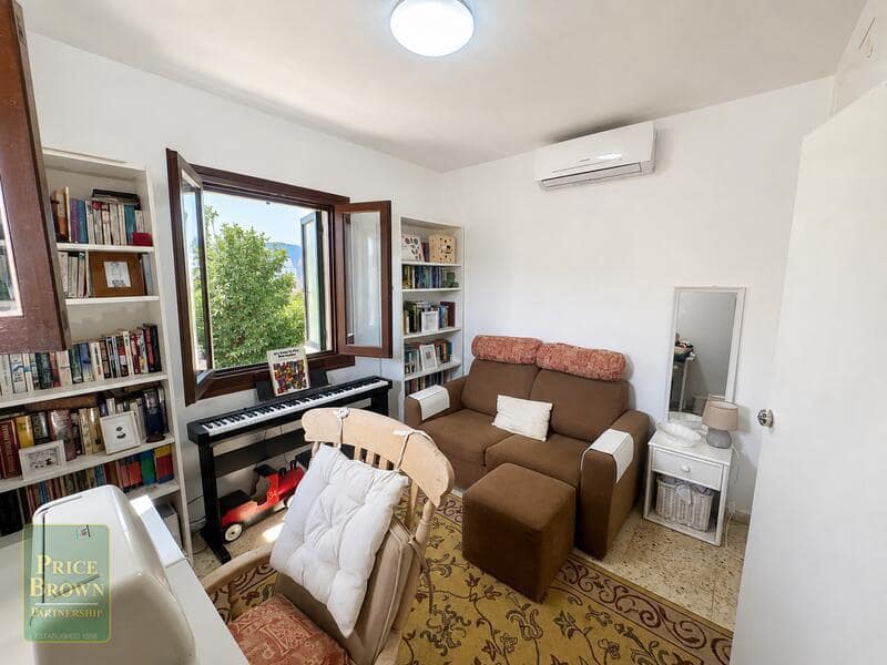 Chalet de 3 habitaciones en La Paratá en venta con garaje - 449.500 € (Ref: 10004699)