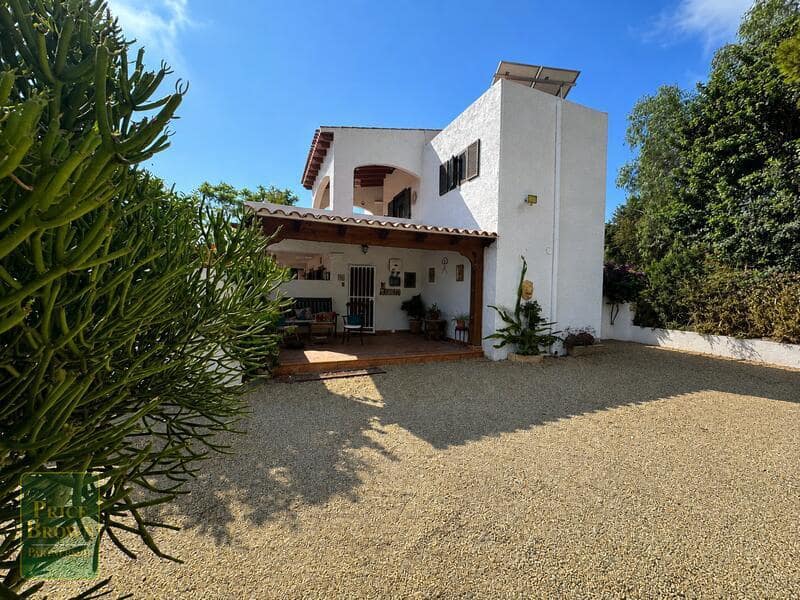 Chalet de 3 habitaciones en La Paratá en venta con garaje - 449.500 € (Ref: 10004699)