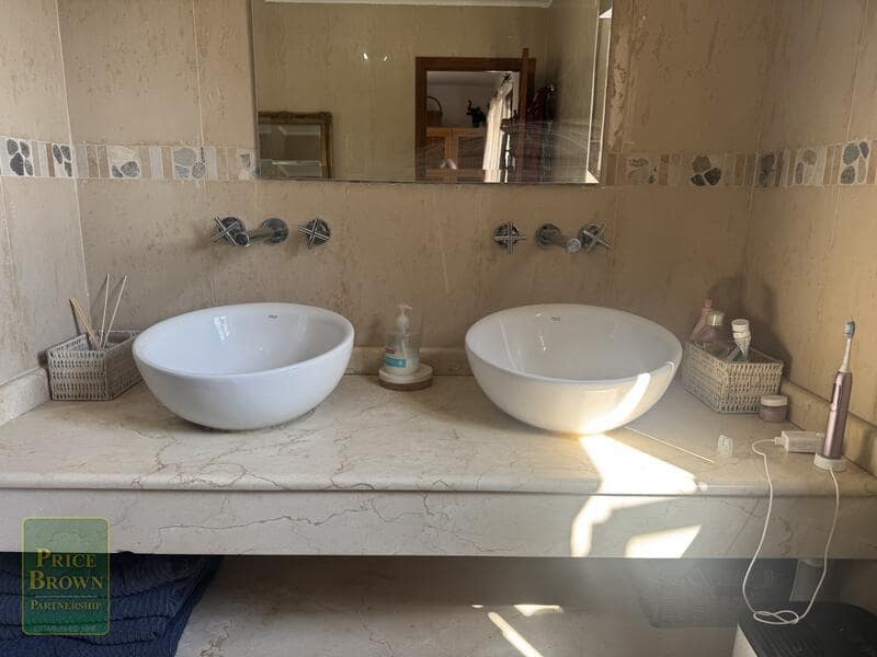 Chalet de 3 habitaciones en La Paratá en venta con garaje - 449.500 € (Ref: 10004699)