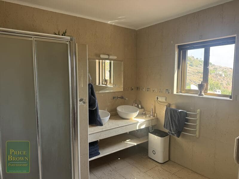 Chalet de 3 habitaciones en La Paratá en venta con garaje - 449.500 € (Ref: 10004699)