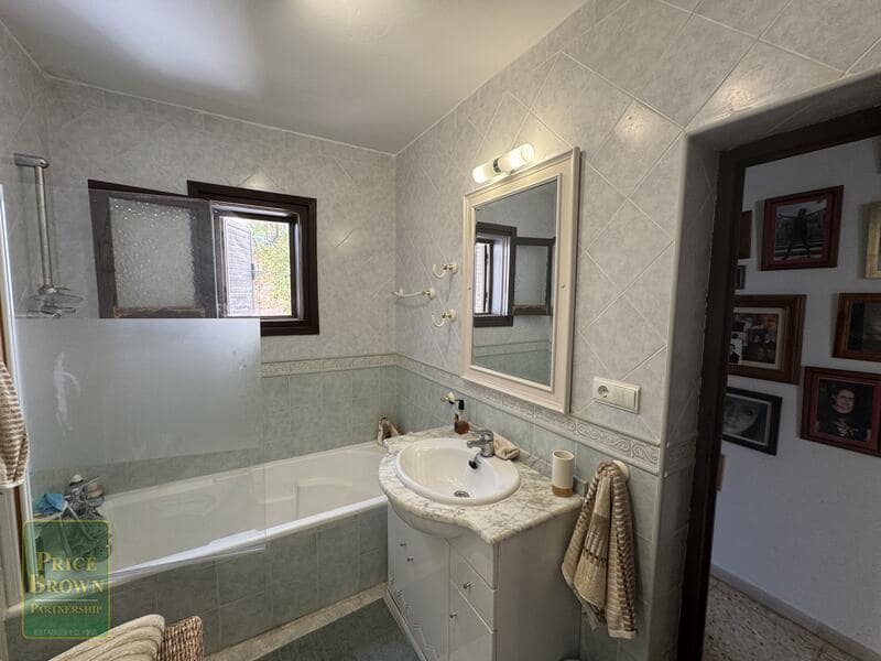 Chalet de 3 habitaciones en La Paratá en venta con garaje - 449.500 € (Ref: 10004699)