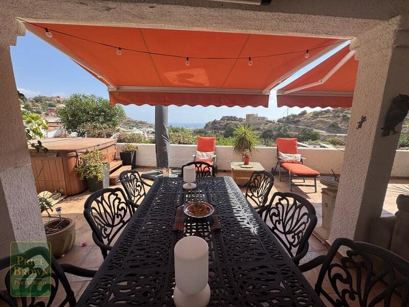Chalet de 3 habitaciones en La Paratá en venta con garaje - 449.500 € (Ref: 10004699)