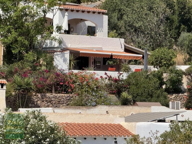 Chalet de 3 habitaciones en La Paratá en venta con garaje - 449.500 € (Ref: 10004699)