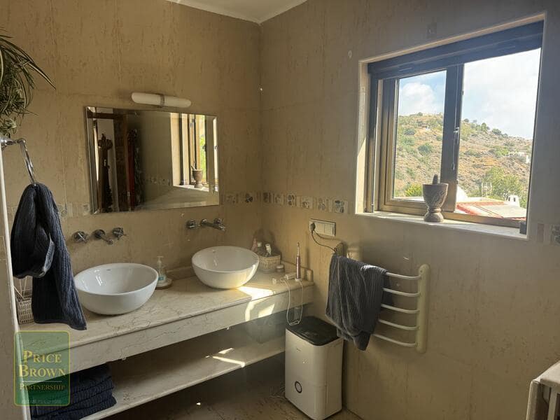 Chalet de 3 habitaciones en La Paratá en venta con garaje - 449.500 € (Ref: 10004699)