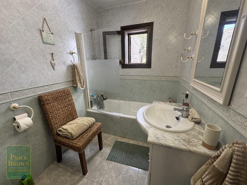 Chalet de 3 habitaciones en La Paratá en venta con garaje - 449.500 € (Ref: 10004699)