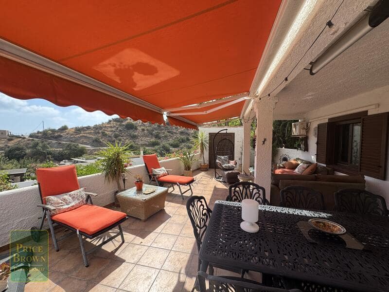 Chalet de 3 habitaciones en La Paratá en venta con garaje - 449.500 € (Ref: 10004699)