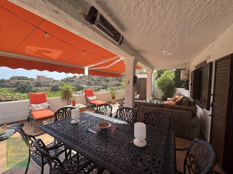 Chalet de 3 habitaciones en La Paratá en venta con garaje - 449.500 € (Ref: 10004699)