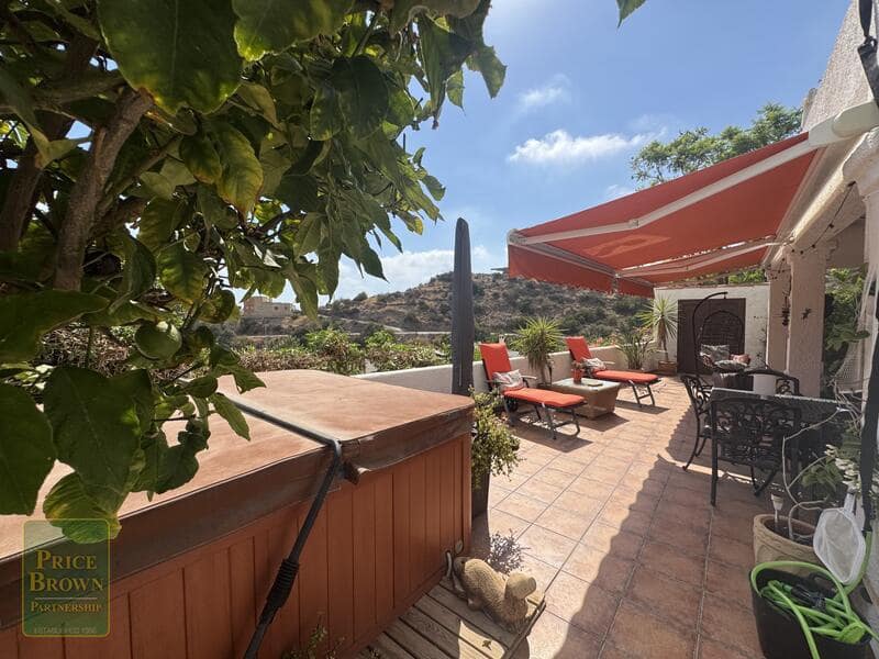 Chalet de 3 habitaciones en La Paratá en venta con garaje - 449.500 € (Ref: 10004699)