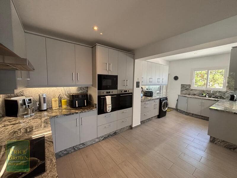 4 sypialnia Willa na sprzedaż w Mojacar z basenem garażem - 699 500 € (Ref: 10154073)