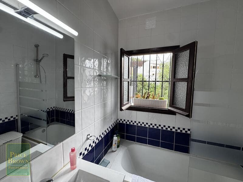 2 soverom Hus til salgs i Mojacar med svømmebasseng garasje - € 380 000 (Ref: 10155847)