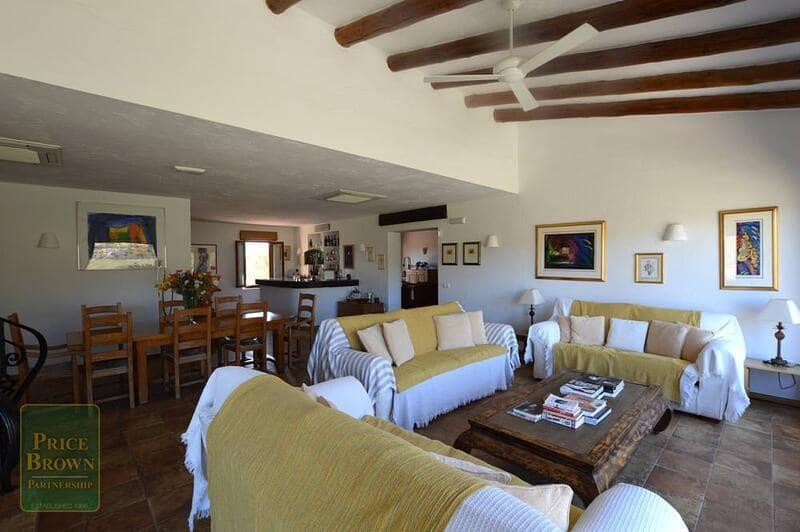 10 soverom Villa til salgs i Turre med svømmebasseng garasje - € 850 000 (Ref: 10172712)