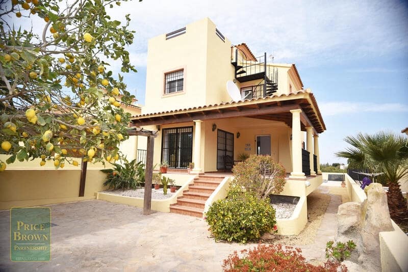 4 bedroom Villa for sale in Vera with pool - € 320,000 (Ref: 8238347)