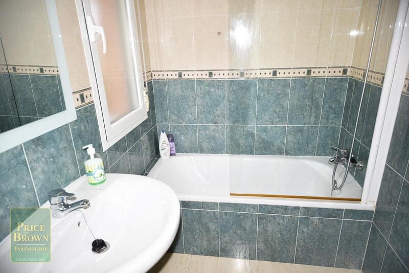 4 bedroom Villa for sale in Vera with pool - € 320,000 (Ref: 8238347)