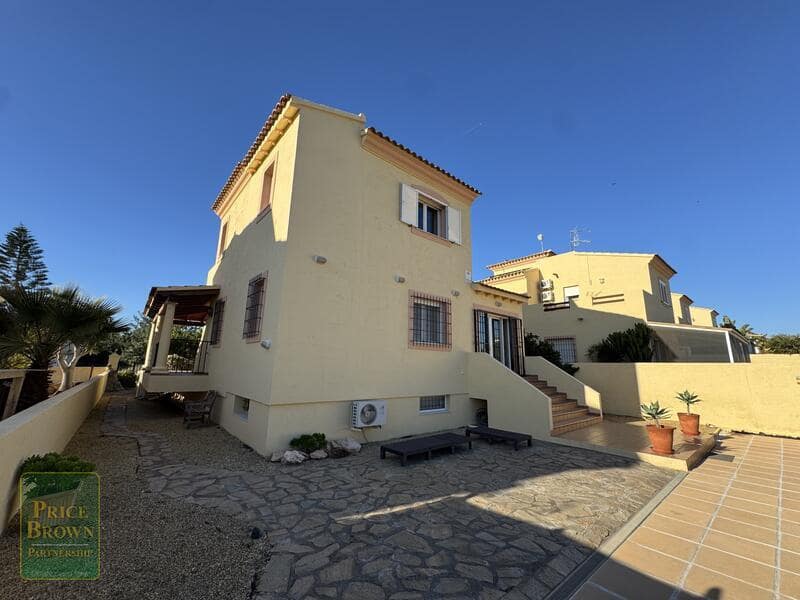 4 bedroom Villa for sale in Vera with pool - € 320,000 (Ref: 8238347)