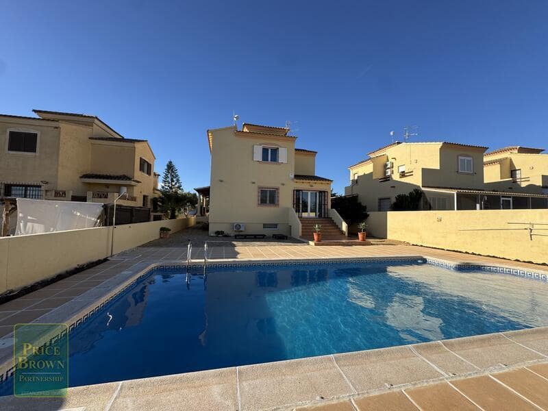 4 bedroom Villa for sale in Vera with pool - € 320,000 (Ref: 8238347)