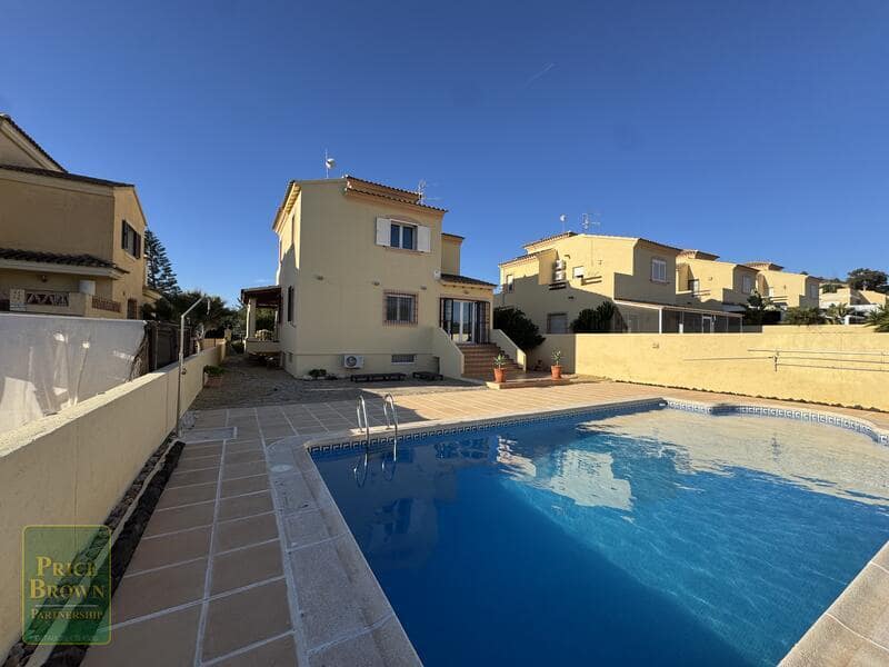 4 bedroom Villa for sale in Vera with pool - € 320,000 (Ref: 8238347)