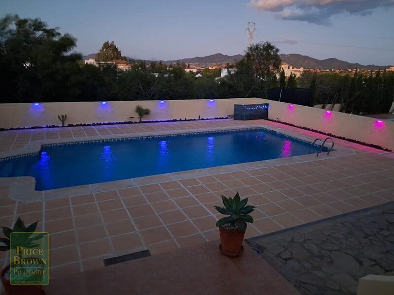 4 makuuhuone Huvila myytävänä paikassa Vera mukana uima-altaan - 320 000 € (Ref: 8238347)