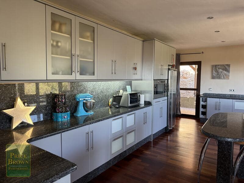 5 soveværelse Finca/Landehus til salg i Los Gallardos med swimmingpool - € 650.000 (Ref: 8292622)