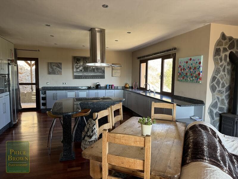 5 soveværelse Finca/Landehus til salg i Los Gallardos med swimmingpool - € 650.000 (Ref: 8292622)