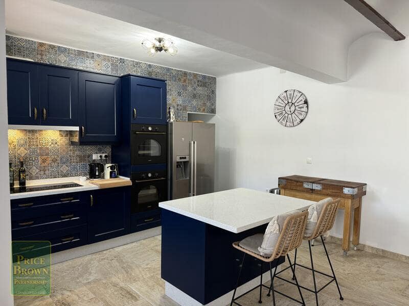 Chalet de 4 habitaciones en Mojácar en venta con piscina - 649.995 € (Ref: 8448599)