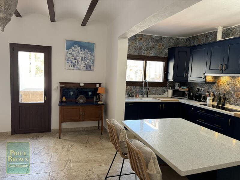 Chalet de 4 habitaciones en Mojácar en venta con piscina - 649.995 € (Ref: 8448599)