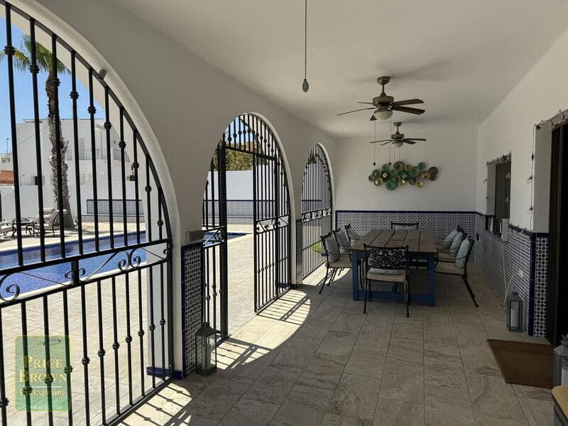 Chalet de 4 habitaciones en Mojácar en venta con piscina - 649.995 € (Ref: 8448599)