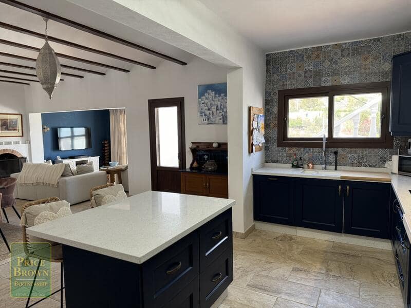 Chalet de 4 habitaciones en Mojácar en venta con piscina - 649.995 € (Ref: 8448599)