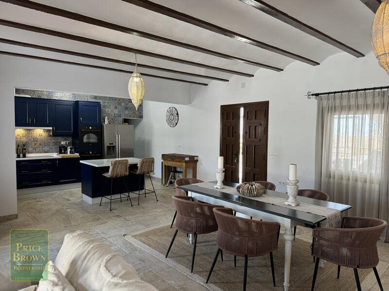 Chalet de 4 habitaciones en Mojácar en venta con piscina - 649.995 € (Ref: 8448599)