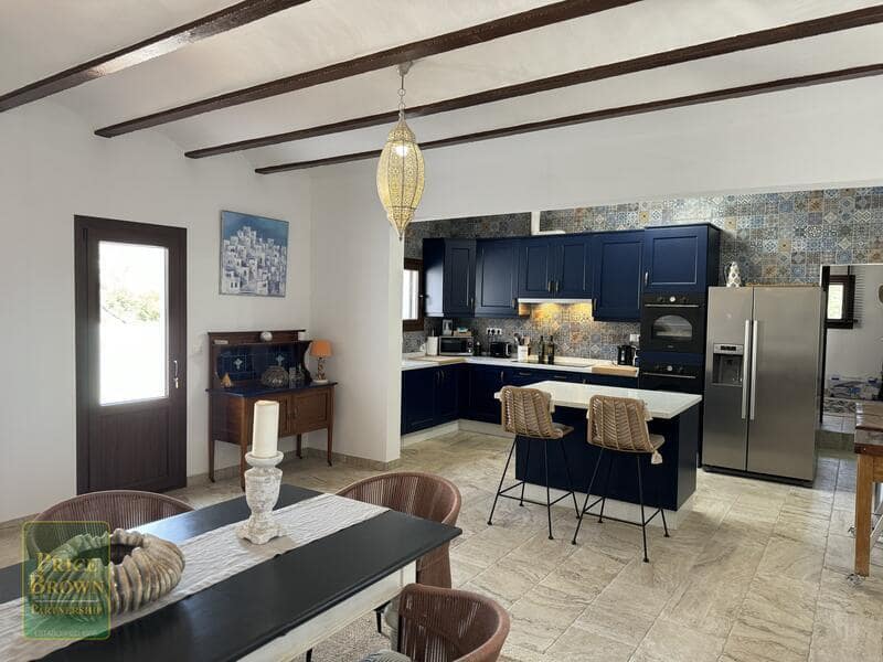 Chalet de 4 habitaciones en Mojácar en venta con piscina - 649.995 € (Ref: 8448599)