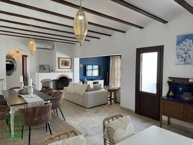 Chalet de 4 habitaciones en Mojácar en venta con piscina - 649.995 € (Ref: 8448599)