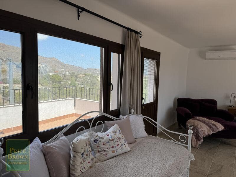 Chalet de 4 habitaciones en Mojácar en venta con piscina - 649.995 € (Ref: 8448599)