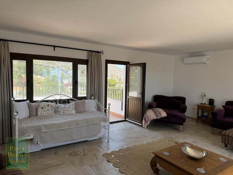 Chalet de 4 habitaciones en Mojácar en venta con piscina - 649.995 € (Ref: 8448599)