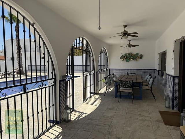 4 soveværelse Villa til salg i Mojácar med swimmingpool - € 649.995 (Ref: 8448599)