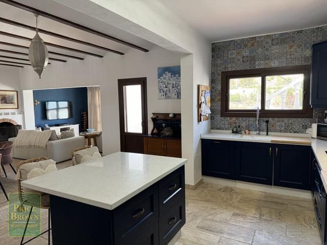 4 soveværelse Villa til salg i Mojácar med swimmingpool - € 649.995 (Ref: 8448599)