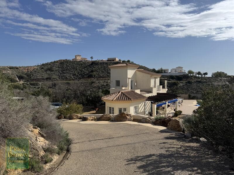 4 soveværelse Villa til salg i Bedar med swimmingpool - € 525.000 (Ref: 8960559)