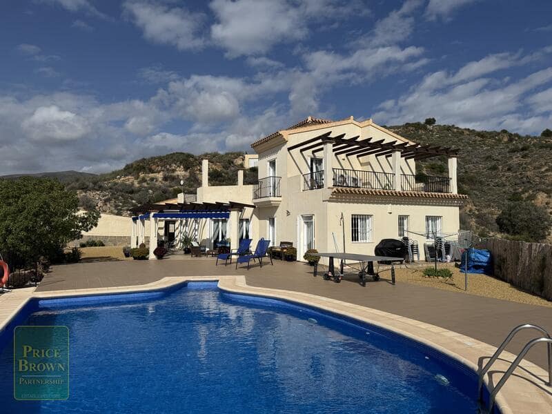 4 soveværelse Villa til salg i Bedar med swimmingpool - € 525.000 (Ref: 8960559)