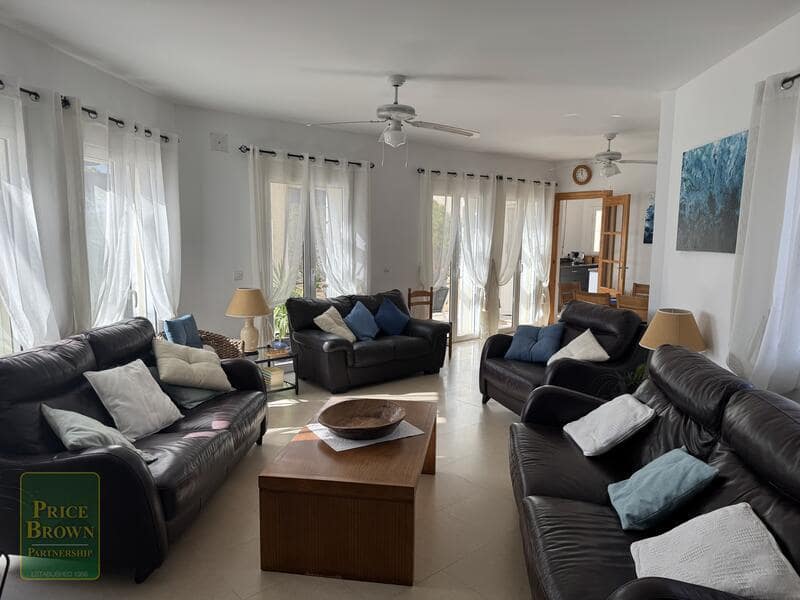 4 soveværelse Villa til salg i Bedar med swimmingpool - € 525.000 (Ref: 8960559)