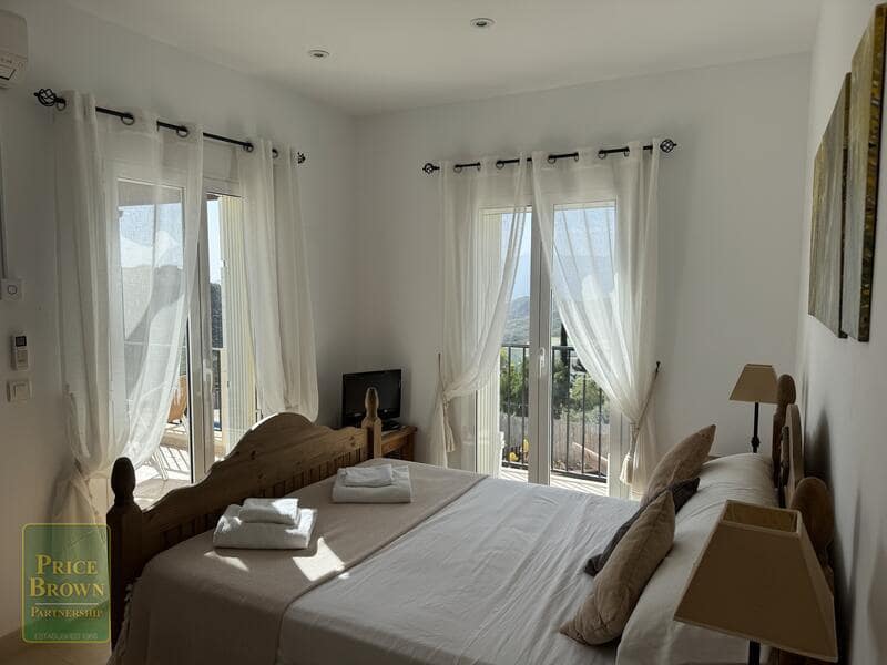 4 soveværelse Villa til salg i Bedar med swimmingpool - € 525.000 (Ref: 8960559)