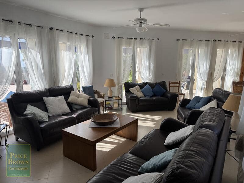 4 soveværelse Villa til salg i Bedar med swimmingpool - € 525.000 (Ref: 8960559)