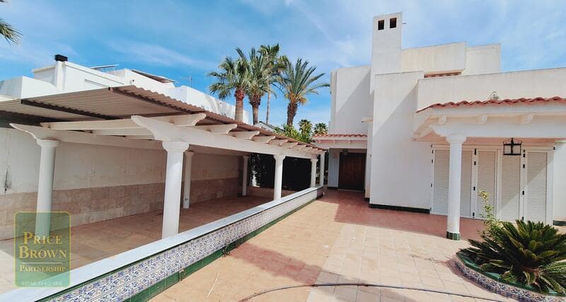 4 bedroom Villa for sale in Mojacar - € 530,000 (Ref: 8960779)