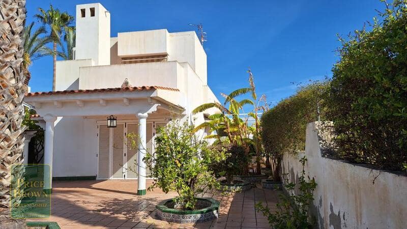 4 bedroom Villa for sale in Mojacar - € 530,000 (Ref: 8960779)