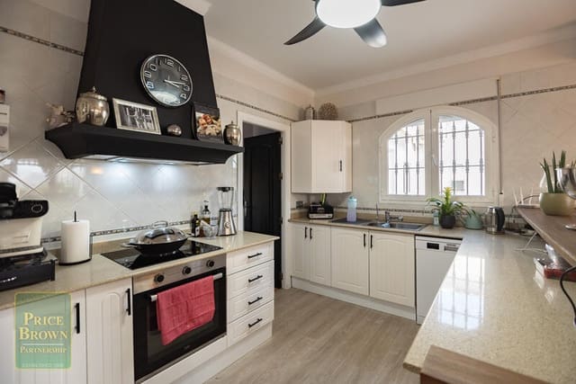 5 soveværelse Villa til salg i Turre med swimmingpool - € 549.950 (Ref: 9015675)