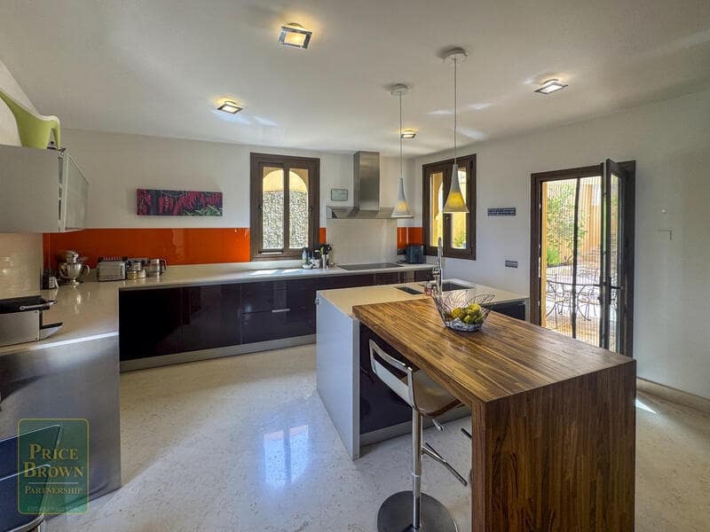 4 slaapkamer Villa te koop in Los Cabreras met zwembad - € 899.950 (Ref: 9201949)