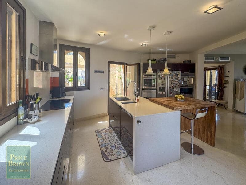 4 slaapkamer Villa te koop in Los Cabreras met zwembad - € 899.950 (Ref: 9201949)