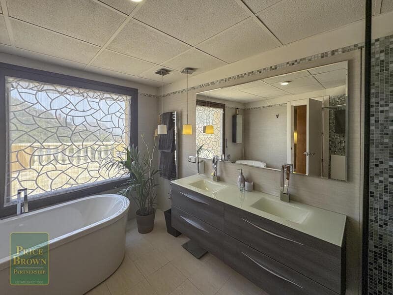 4 slaapkamer Villa te koop in Los Cabreras met zwembad - € 899.950 (Ref: 9201949)