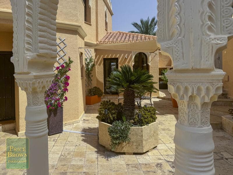 4 slaapkamer Villa te koop in Los Cabreras met zwembad - € 899.950 (Ref: 9201949)