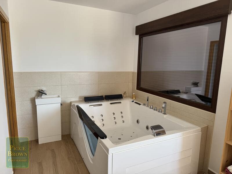 5 sypialnia Willa na sprzedaż w Mojacar z basenem - 1 250 000 € (Ref: 9386700)