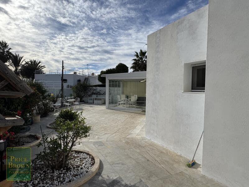 2 bedroom Villa for sale in Mojacar with garage - € 449,000 (Ref: 9558893)