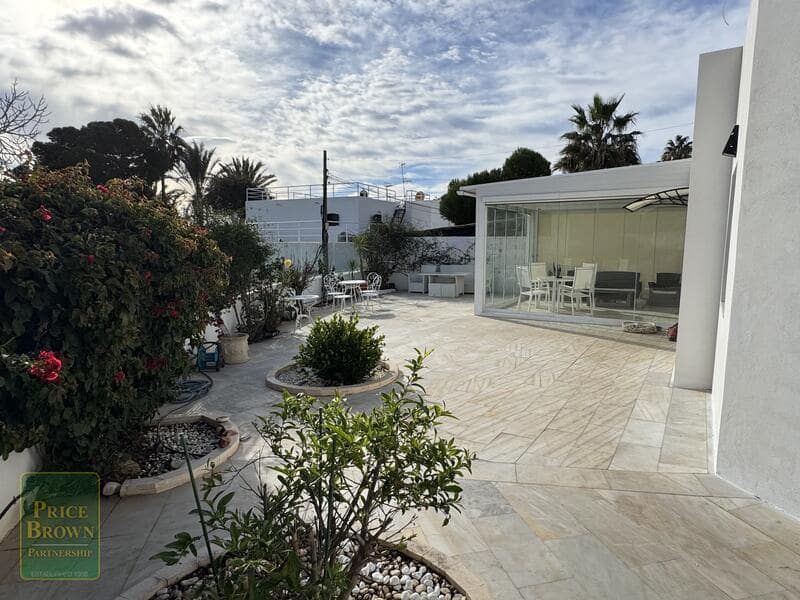 2 bedroom Villa for sale in Mojacar with garage - € 449,000 (Ref: 9558893)